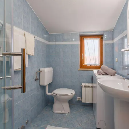 Apartment Malerisches Nur 400 Meter Zum Mit Wifi, Klima, Waschmaschine Porec