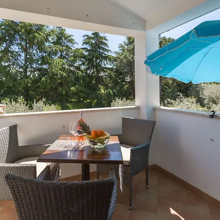 Malerisches Nur 400 Meter Zum Mit Wifi, Klima, Waschmaschine Апартаменты Пореч