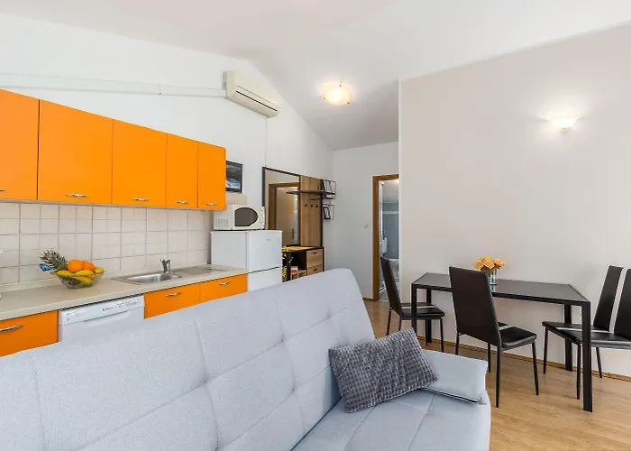 Malerisches Nur 400 Meter Zum Mit Wifi, Klima, Waschmaschine Пореч